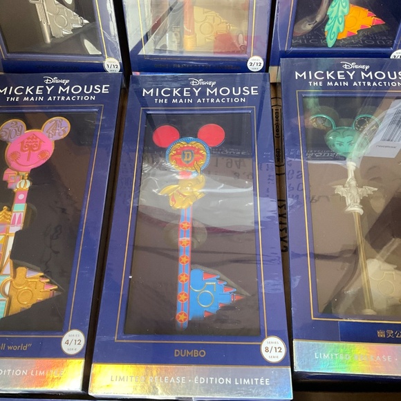 Disney Mickey main attraction key lot - Picture 2 of 4